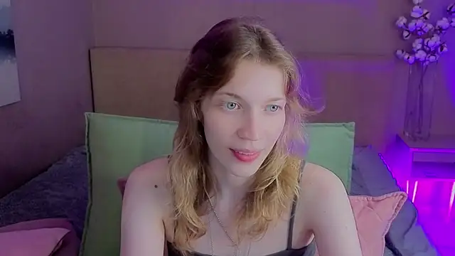 Snapshot of Emily_Cartex chatting on 07.18.26 Emily Cartex online show from 07.18.26