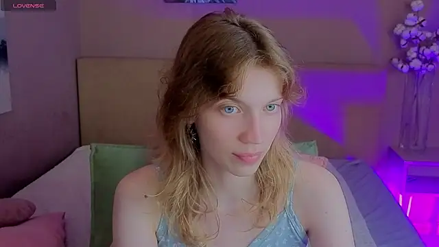 Snapshot of Emily_Cartex chatting on 07.27.26 Emily Cartex online show from 07.27.26