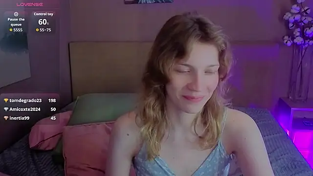 Snapshot of Emily_Cartex chatting on 07.28.26 Emily Cartex online show from 07.28.26