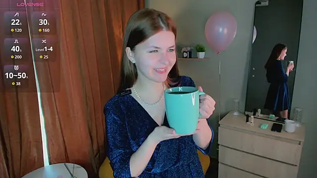 Snapshot of LeyaBloom chatting on 05.18.26 LeyaBloom online show from 05.18.26