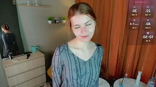 Snapshot of LeyaBloom chatting on 05.19.26 LeyaBloom online show from 05.19.26