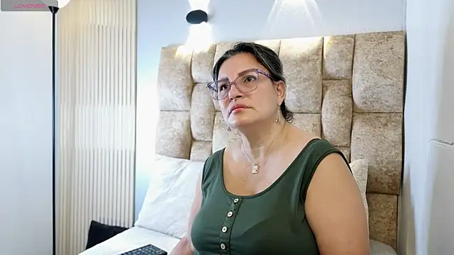 Snapshot of Carolina_crus_ chatting on 06.13.26 Carolina crus online show from 06.13.26