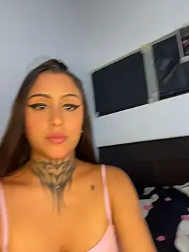 Snapshot of sarah_escobarr_ chatting on 05.22.26 sarah escobarr online show from 05.22.26