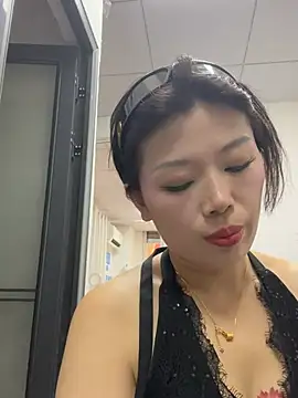 Snapshot of milkwine chatting on 06.02.26 milkwine online show from 06.02.26