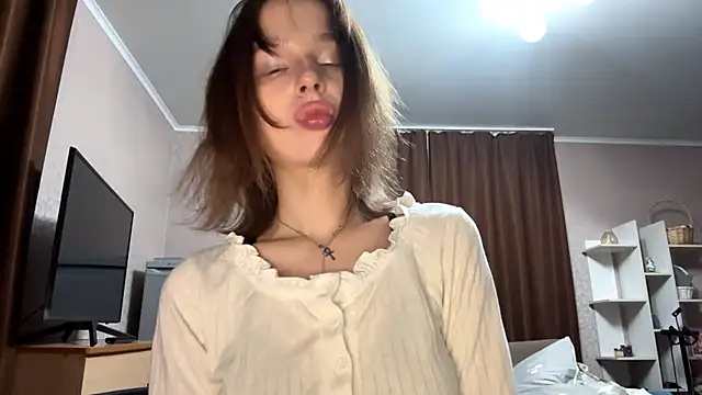 Snapshot of asunasue chatting on 05.17.26 asunasue online show from 05.17.26