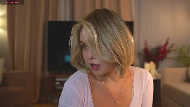 Lunea Evienne  online show from 05.05.26