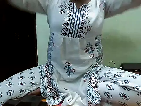 Snapshot of rehana_love chatting on 05.05.26 rehana love online show from 05.05.26