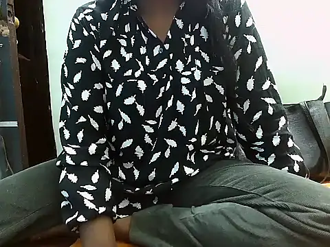 Snapshot of rehana_love chatting on 05.17.26 rehana love online show from 05.17.26