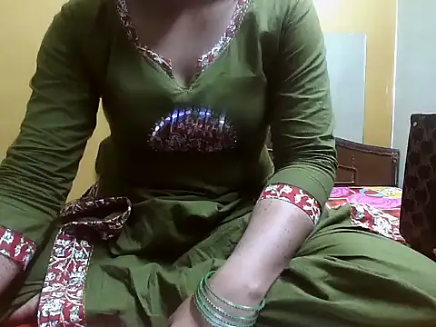 Snapshot of rehana_love chatting on 05.31.26 rehana love online show from 05.31.26