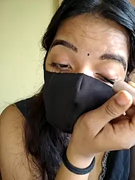 Snapshot of vanika2000 chatting on 05.18.26 vanika2000 online show from 05.18.26