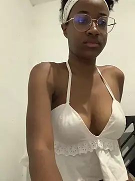 Snapshot of Julyshygirl chatting on 04.27.26 Julyshygirl online show from 04.27.26