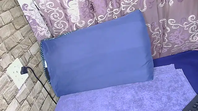 Sweethoneyglow online show from 05.18.26
