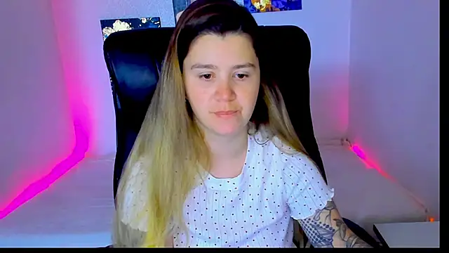 Snapshot of Natali_Secret chatting on 06.18.26 Natali Secret online show from 06.18.26