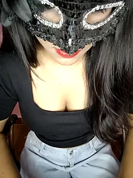 Snapshot of Razoee chatting on 05.18.26 Razoee online show from 05.18.26