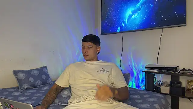 Snapshot of SexxxySquirterStev777 chatting on 05.27.26 SexxxySquirterStev777 online show from 05.27.26