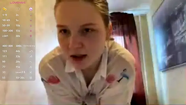 Snapshot of LongChillGerl chatting on 05.24.26 LongChillGerl online show from 05.24.26