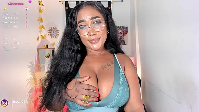 Snapshot of alessia_anderson chatting on 01.25.25 alessia anderson online show from 01.25.25