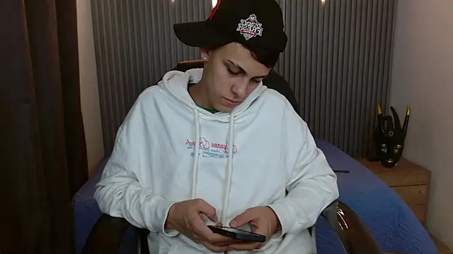 Snapshot of Ethanx18_ chatting on 05.19.26 Ethanx18 online show from 05.19.26