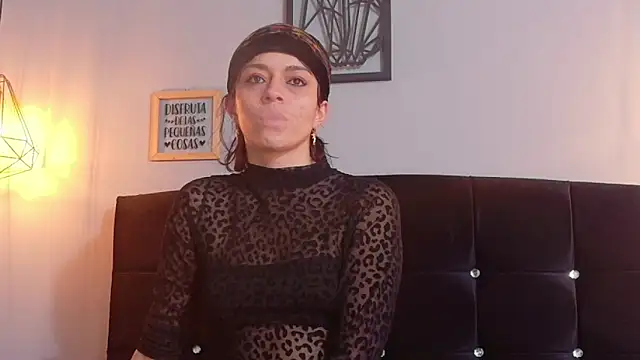 Layla Nigth online show from 04.28.26