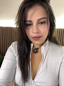 Snapshot of Yenifer_27 chatting on 07.25.26 Yenifer 27 online show from 07.25.26