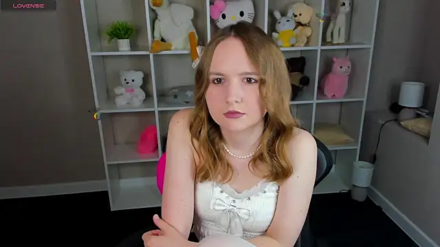 Snapshot of Emmaa_Kimm chatting on 05.17.26 Emmaa Kimm online show from 05.17.26