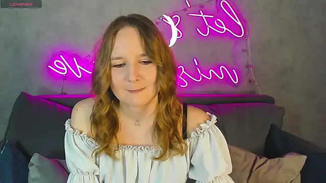 Snapshot of Emmaa_Kimm chatting on 05.28.26 Emmaa Kimm online show from 05.28.26