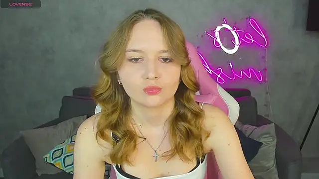 Snapshot of Emmaa_Kimm chatting on 06.21.26 Emmaa Kimm online show from 06.21.26