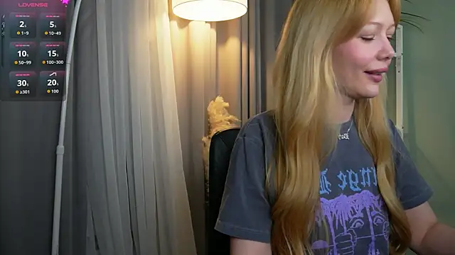 Snapshot of _Mila_Luna_ chatting on 05.15.26 Mila Luna online show from 05.15.26