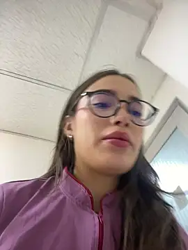 Snapshot of Sweet_Milaa1 chatting on 05.05.26 Sweet Milaa1 online show from 05.05.26
