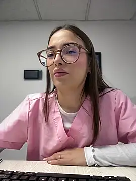 Snapshot of Sweet_Milaa1 chatting on 06.18.26 Sweet Milaa1 online show from 06.18.26