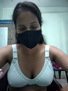 Snapshot of LovelyNidhi chatting on 05.19.26 LovelyNidhi online show from 05.19.26