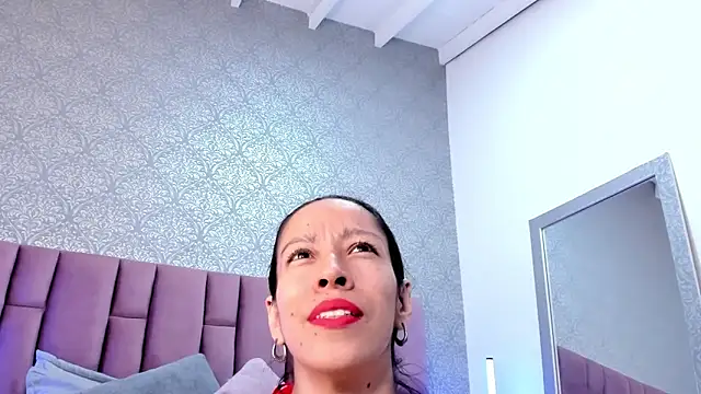 Snapshot of DianaRed_ chatting on 05.14.26 DianaRed online show from 05.14.26