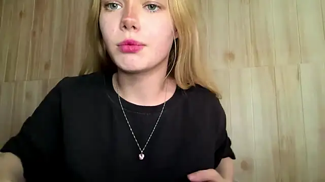 Snapshot of Malinwitch chatting on 05.25.26 Malinwitch online show from 05.25.26