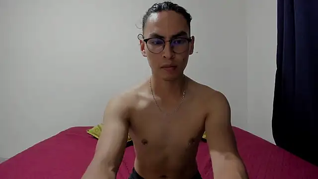 Snapshot of AntoniodeArmas chatting on 05.10.26 AntoniodeArmas online show from 05.10.26