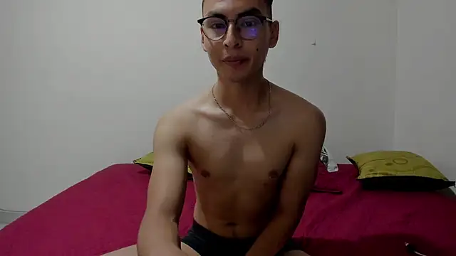 Snapshot of AntoniodeArmas chatting on 05.10.26 AntoniodeArmas online show from 05.10.26