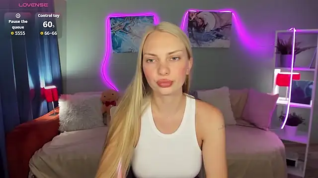 Snapshot of NancyGlamour chatting on 06.15.26 NancyGlamour online show from 06.15.26