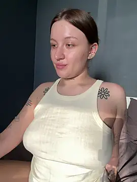 Snapshot of elegant_curves chatting on 05.24.26 elegant curves online show from 05.24.26