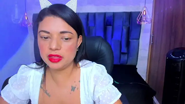 Snapshot of ChloeSmith9 chatting on 05.19.26 ChloeSmith9 online show from 05.19.26