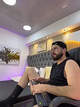 Snapshot of DomBoy_ chatting on 05.21.26 DomBoy online show from 05.21.26