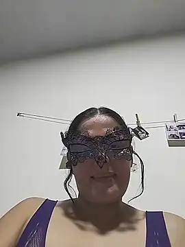 Snapshot of Bella_Morena27 chatting on 05.27.26 Bella Morena27 online show from 05.27.26