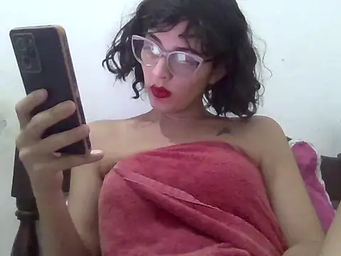 Snapshot of Xoeni chatting on 05.23.26 Xoeni online show from 05.23.26
