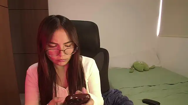 Snapshot of abbyyandmaxx chatting on 05.19.26 abbyyandmaxx online show from 05.19.26