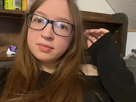 Snapshot of Freaky-Doll chatting on 05.01.26 Freaky-Doll online show from 05.01.26