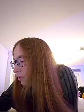 Snapshot of Freaky-Doll chatting on 05.12.26 Freaky-Doll online show from 05.12.26