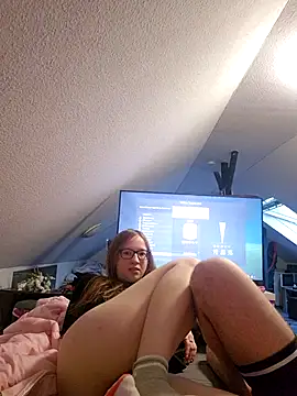 Snapshot of Freaky-Doll chatting on 05.23.26 Freaky-Doll online show from 05.23.26