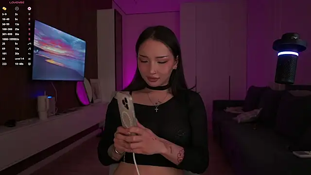 Snapshot of asvna_ chatting on 07.13.26 asvna online show from 07.13.26