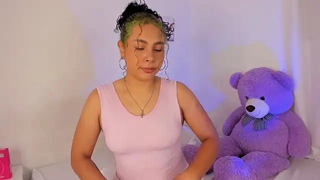 Snapshot of Violetta_cam_ chatting on 05.09.26 Violetta cam online show from 05.09.26
