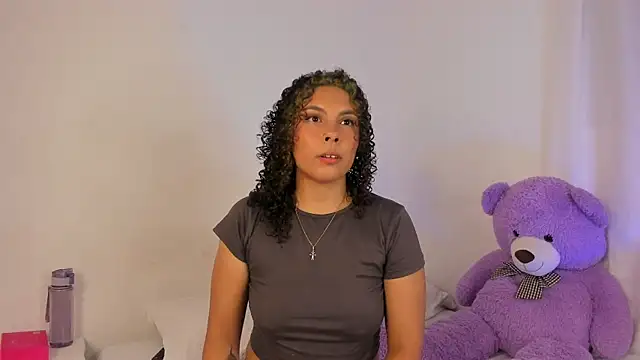 Snapshot of Violetta_cam_ chatting on 05.14.26 Violetta cam online show from 05.14.26