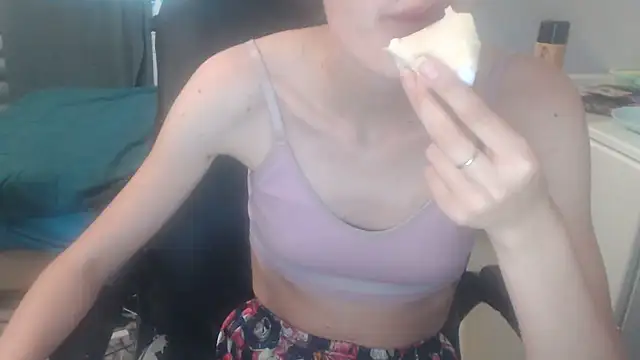 Snapshot of juili_juili chatting on 05.24.26 juili juili online show from 05.24.26