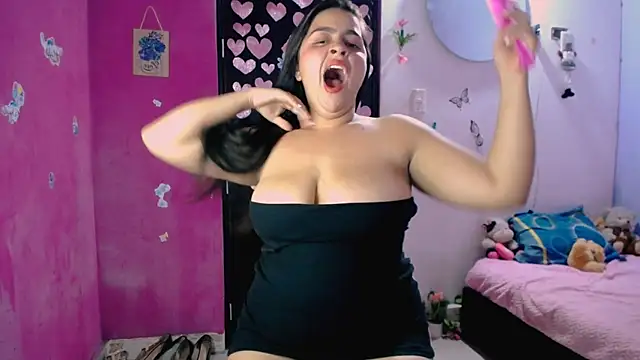 Snapshot of Kiara_tits chatting on 06.04.26 Kiara tits online show from 06.04.26